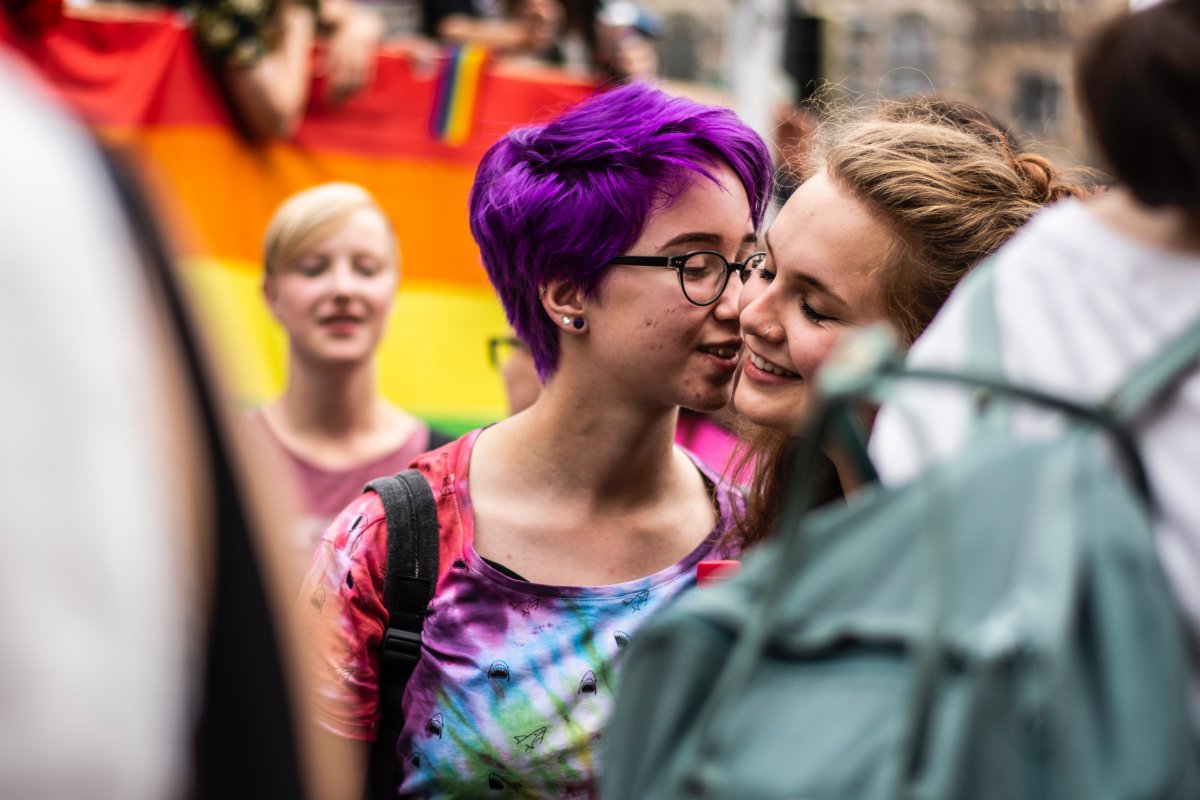 Pesquisa revela que 77% dos brasileiros LGBTQ+ dão preferência a empresas de turismo com políticas inclusivas