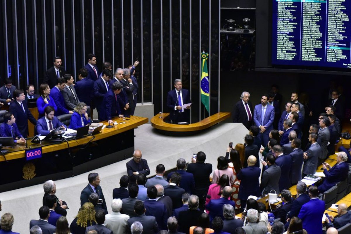 Deputados do PL traem Bolsonaro e votam a favor da Reforma Tributária; veja quais foram