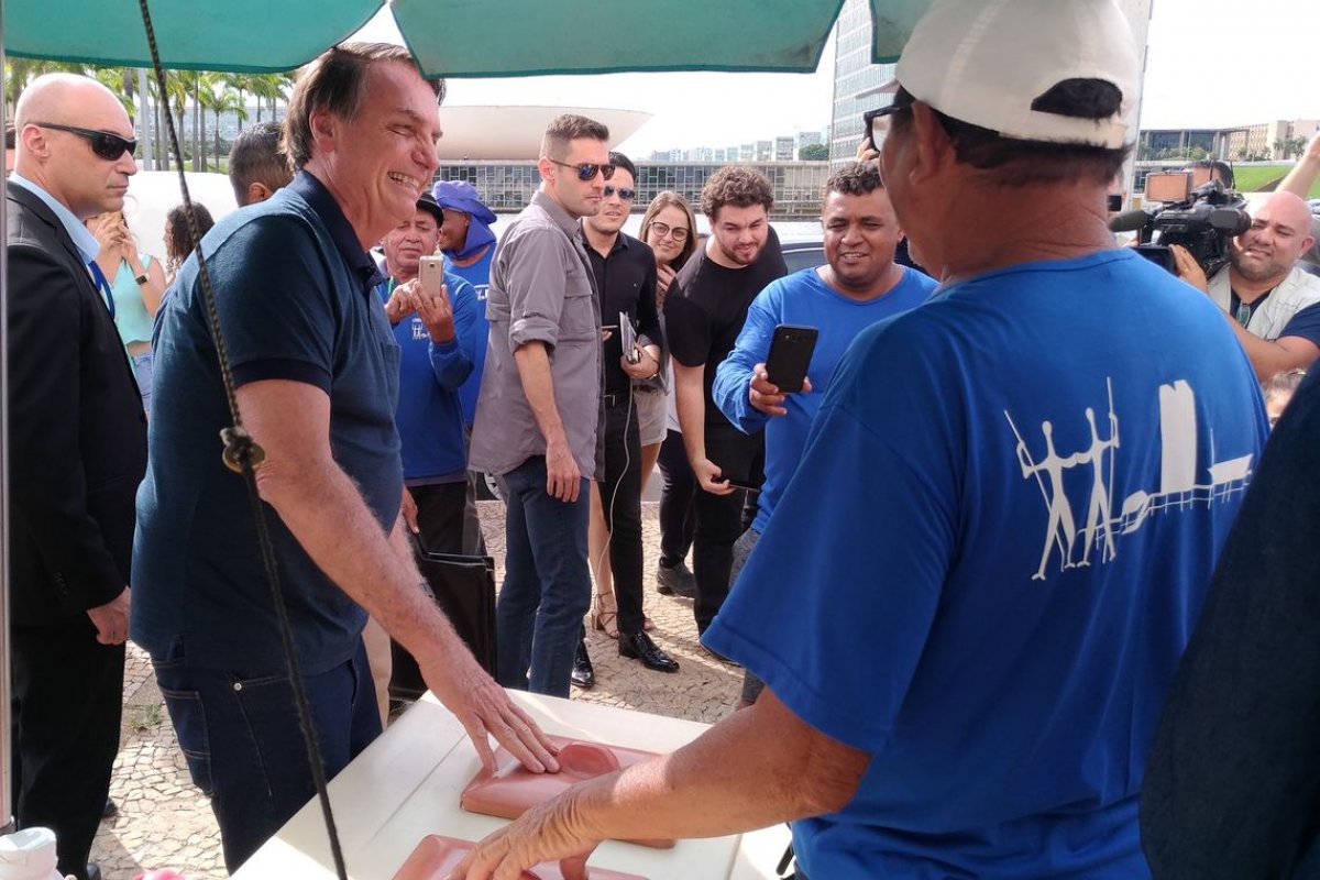 Bolsonaro diz que vai vetar artigo que triplica a pena na internet 