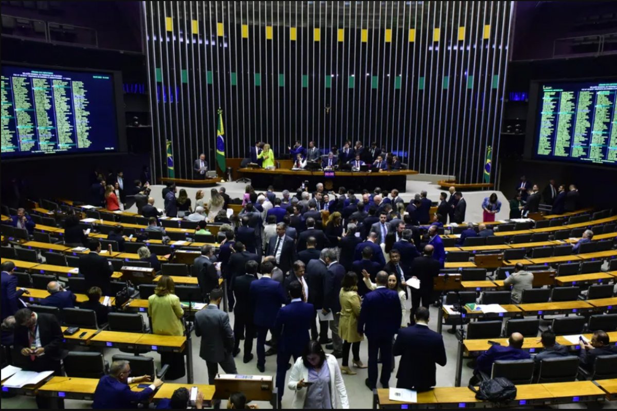 Câmara aprova projeto que beneficia o governo em empates no Carf 