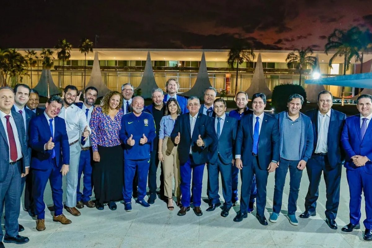 Lira e outros deputados se reúnem com Lula; presidente agradece aprovação de pautas econômicas 