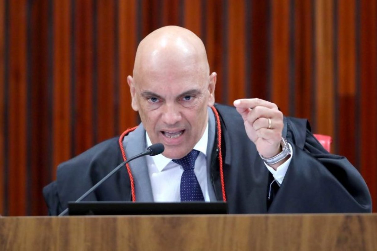 Publicação de Alexandre de Moraes sobre democracia gera repercussão negativa na web