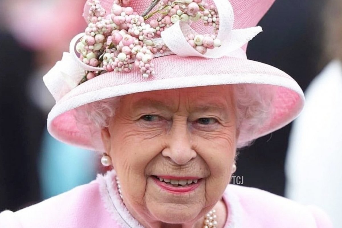 Rainha de Inglaterra procura um “coach” digital