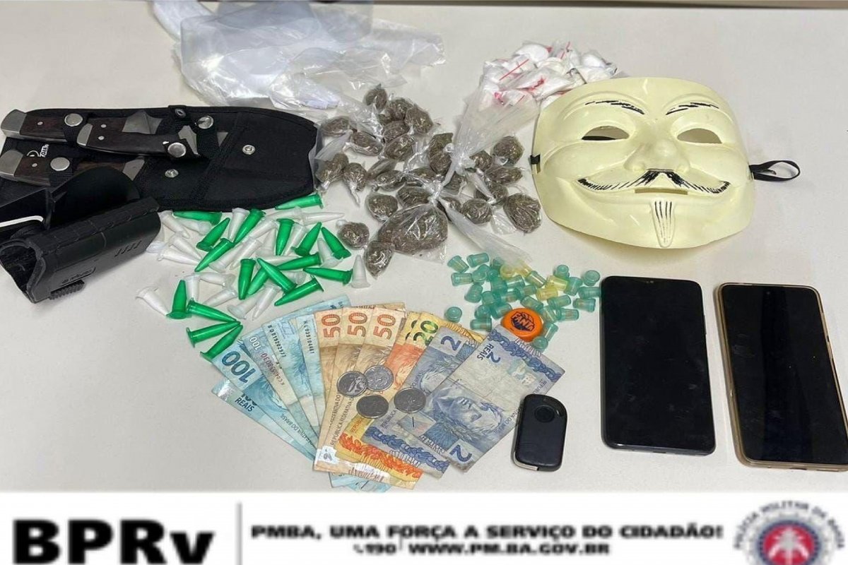 Batalhão de Polícia Rodoviária apreende mais de 100 porções de drogas em abordagem na BA-099