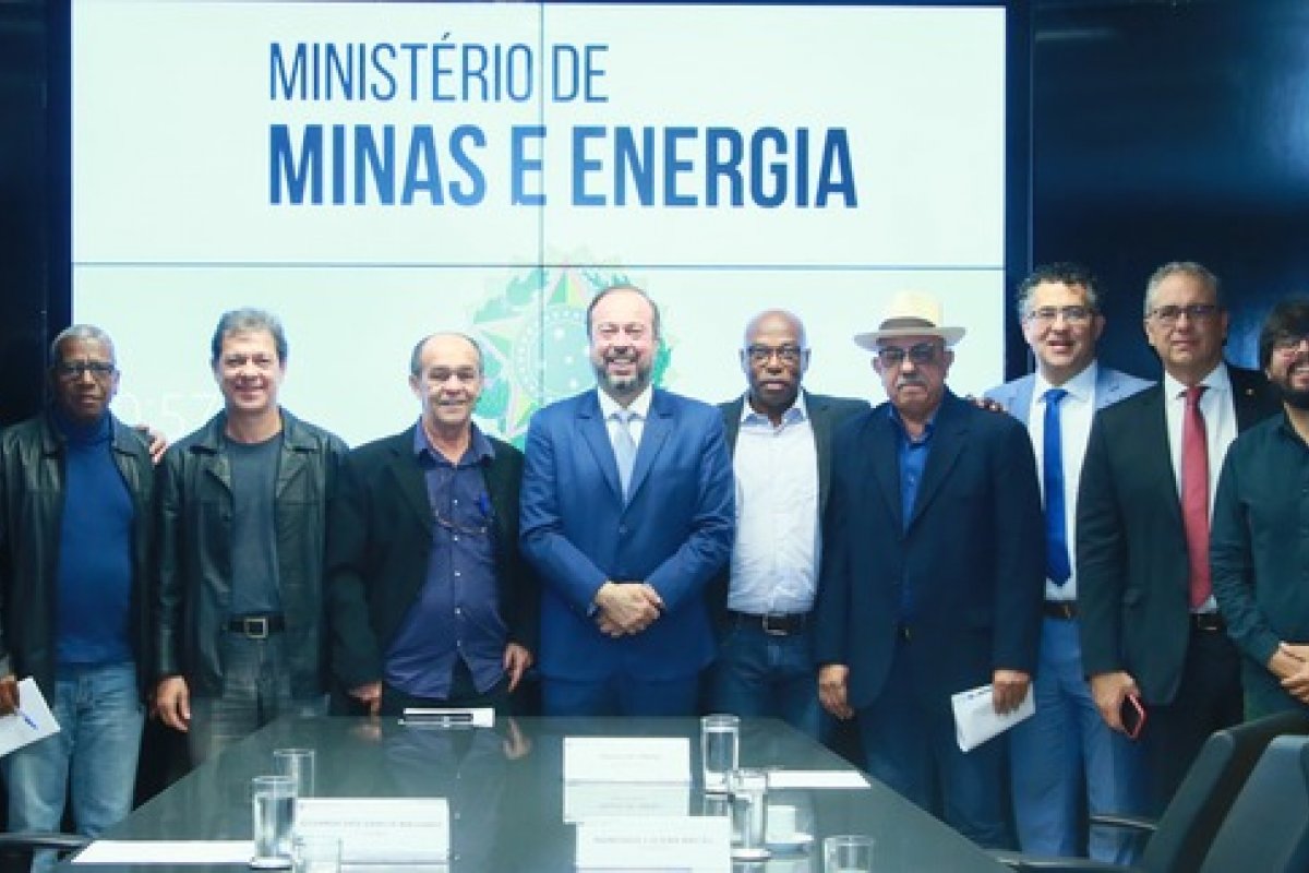 Ministro de Minas e Energia se reúne com representantes do setor elétrico