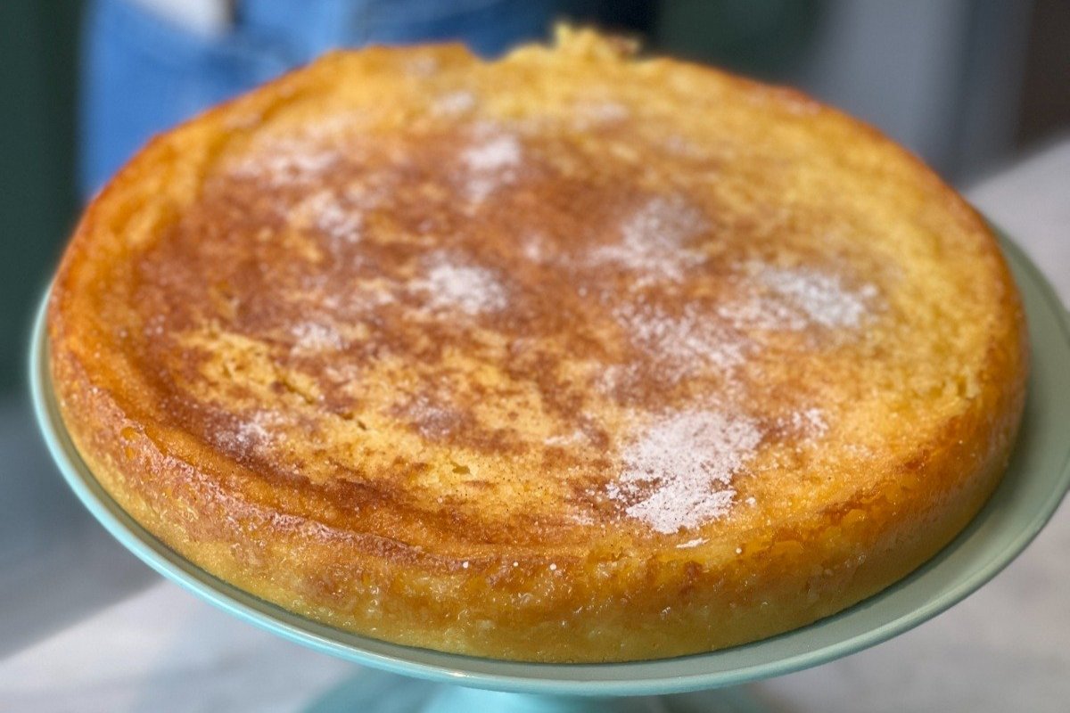 Fácil, cremoso e sem glúten: aprenda a fazer um delicioso “Bolo pamonha”! 