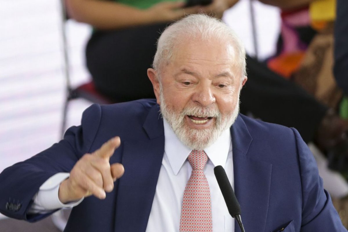 Lula defende que escolas cívico-militares sejam responsabilidade dos governos estaduais