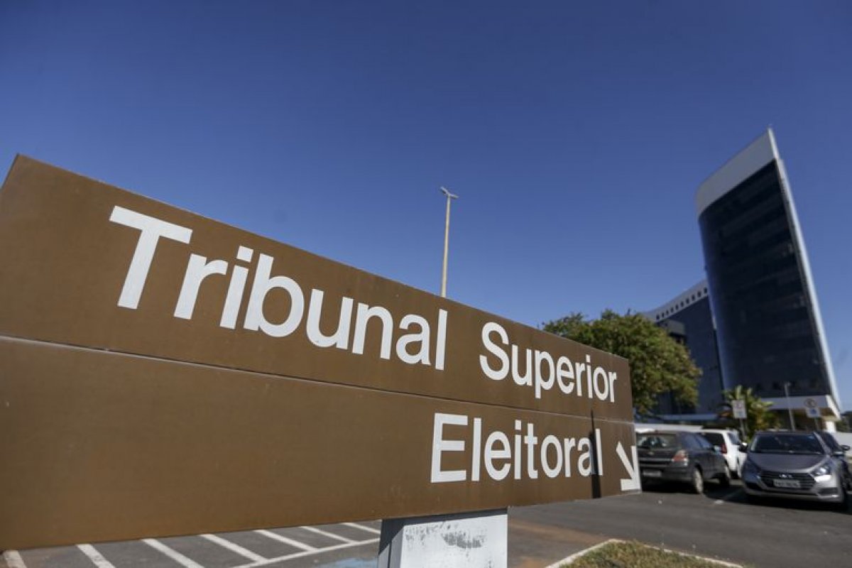 TSE envia ao STF recurso de Bolsonaro contra multa por propaganda irregular