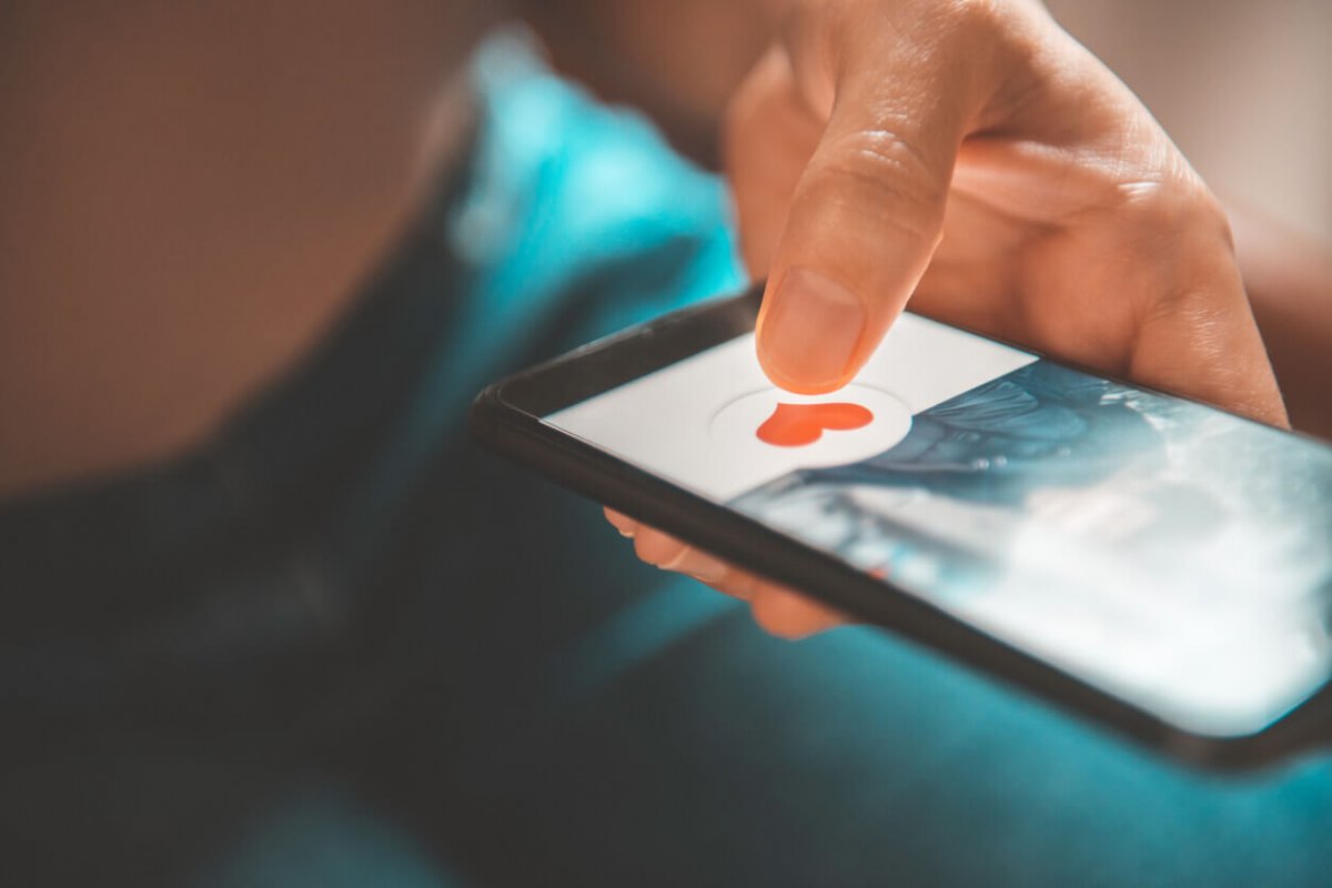 Mais da metade dos usuários do Tinder são casados ou estão em um relacionamento, aponta pesquisa
