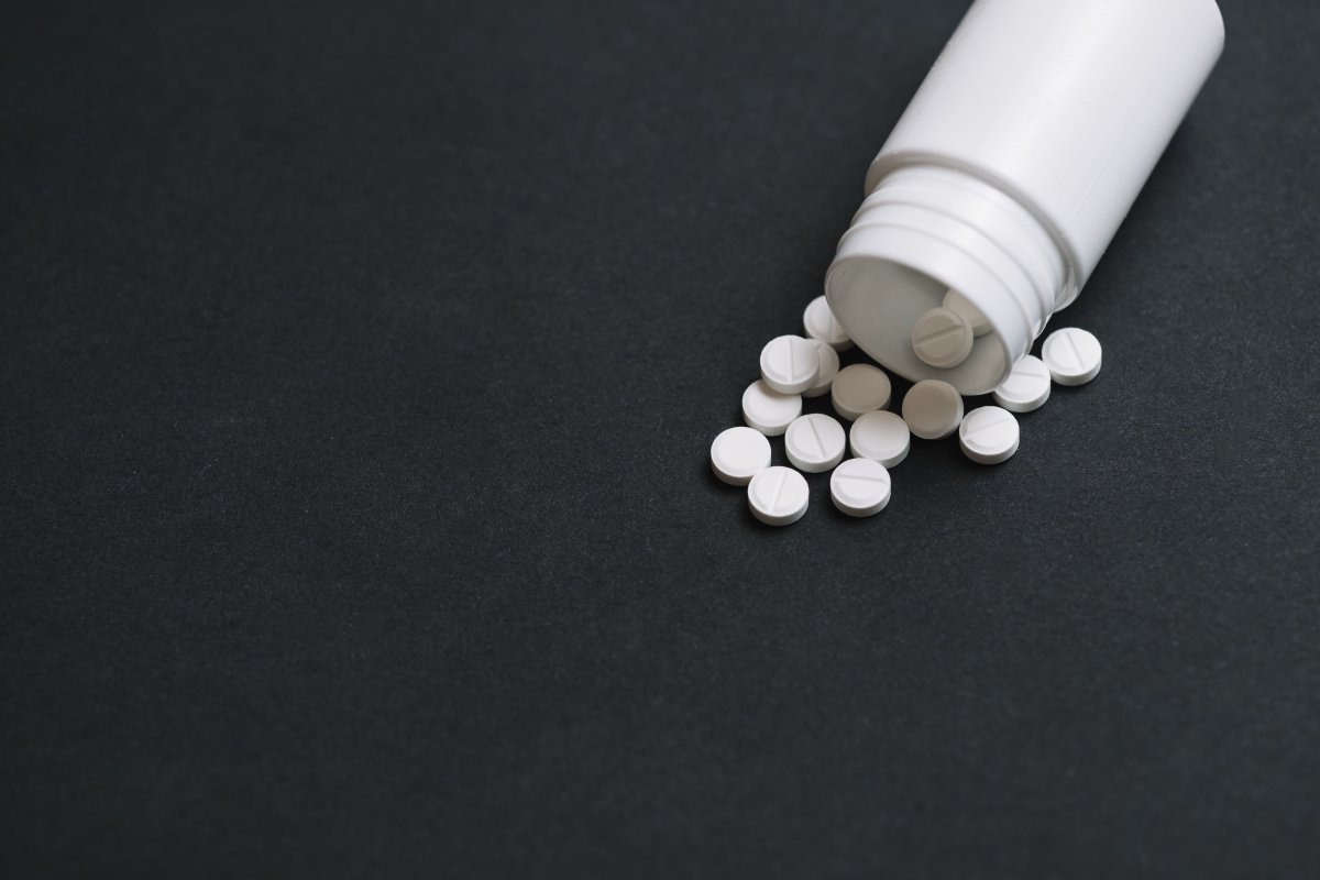 Bebê morre após tomar mamadeira com fentanil; mãe achou que era cocaína.