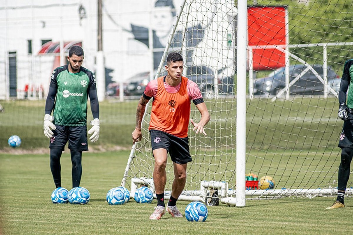 Com chance de retornar ao G-4, Vitória recebe Novo Horizontino no Barradão