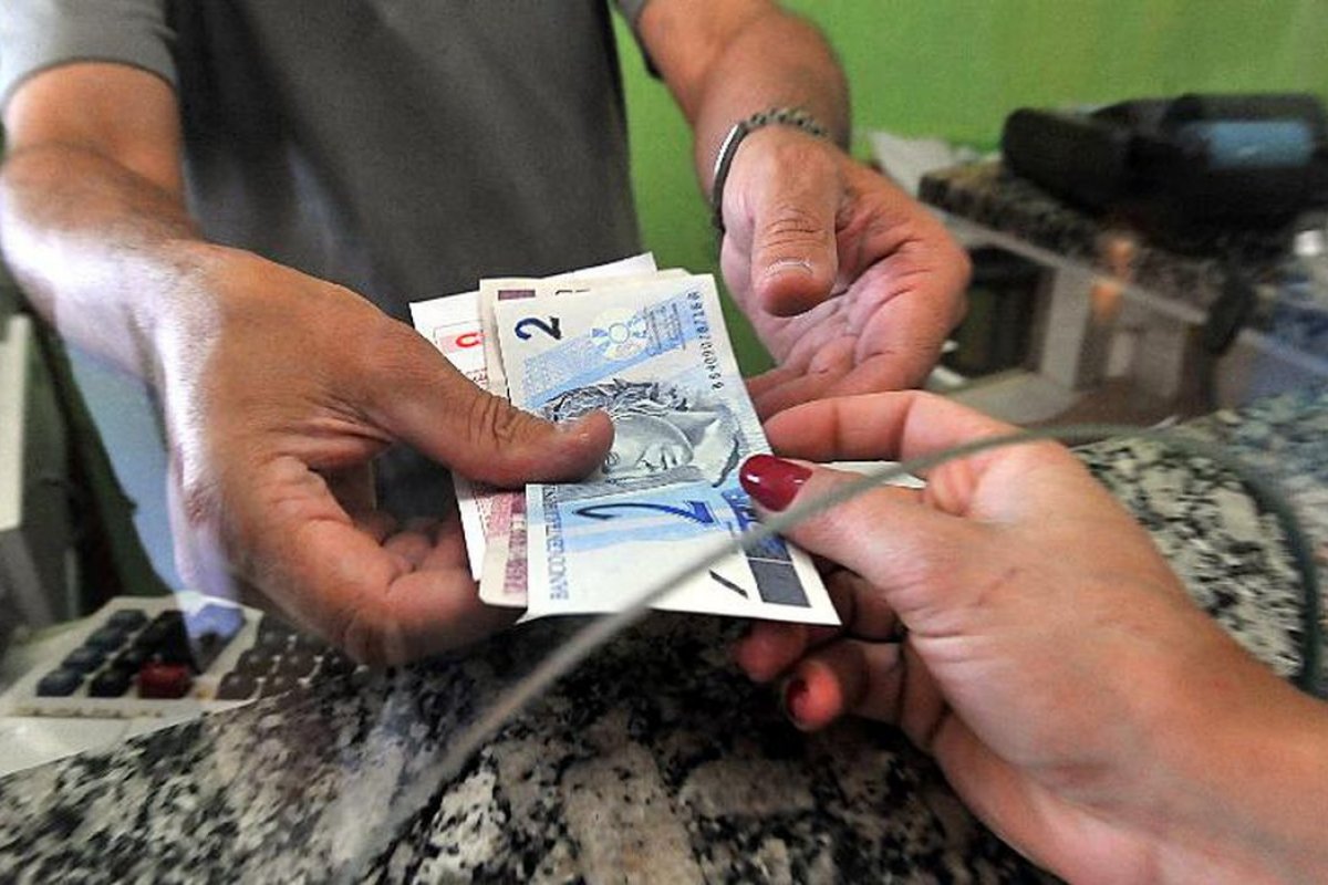 Cerca de 61% dos endividados no Brasil fazem 'rodízio' para pagar as contas
