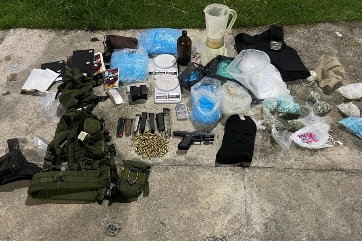 Traficante é preso no Arenoso em posse de armas e drogas 