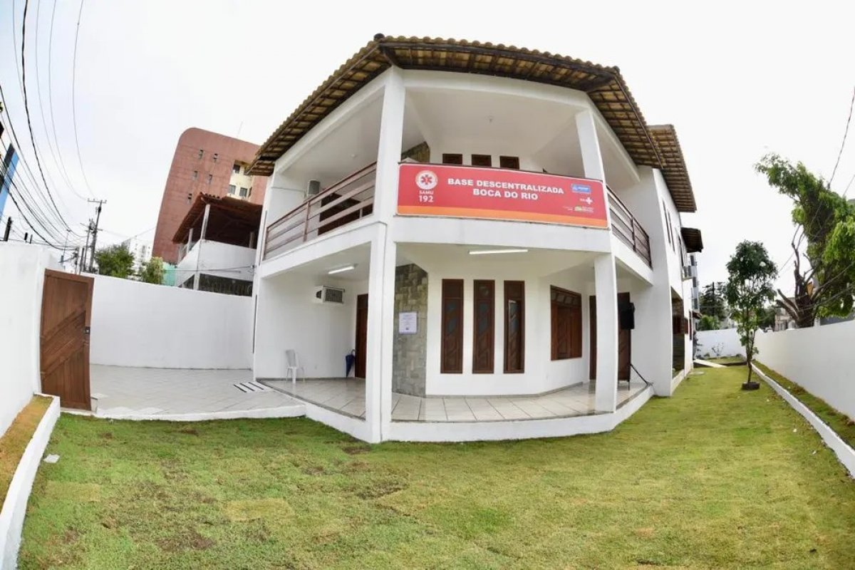 Grupo quebra janela e tenta invadir base do Samu em Salvador