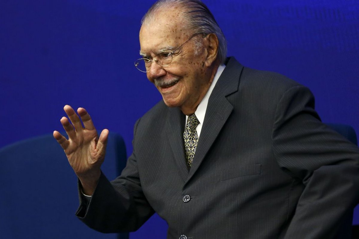  Ex-presidente José Sarney recebe alta após diagnóstico de isquemia cerebral