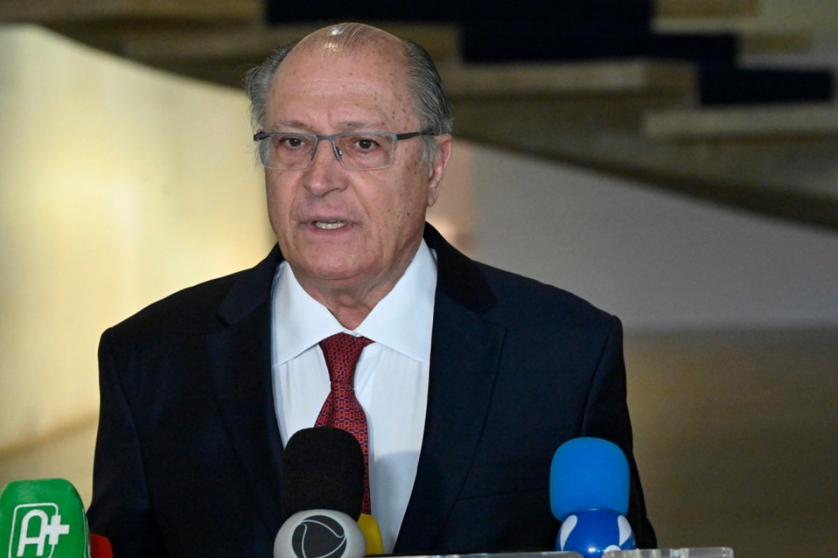 Alckmin volta a defender recuo da Selic e diz que taxa a 13,75% é 'escandaloso'