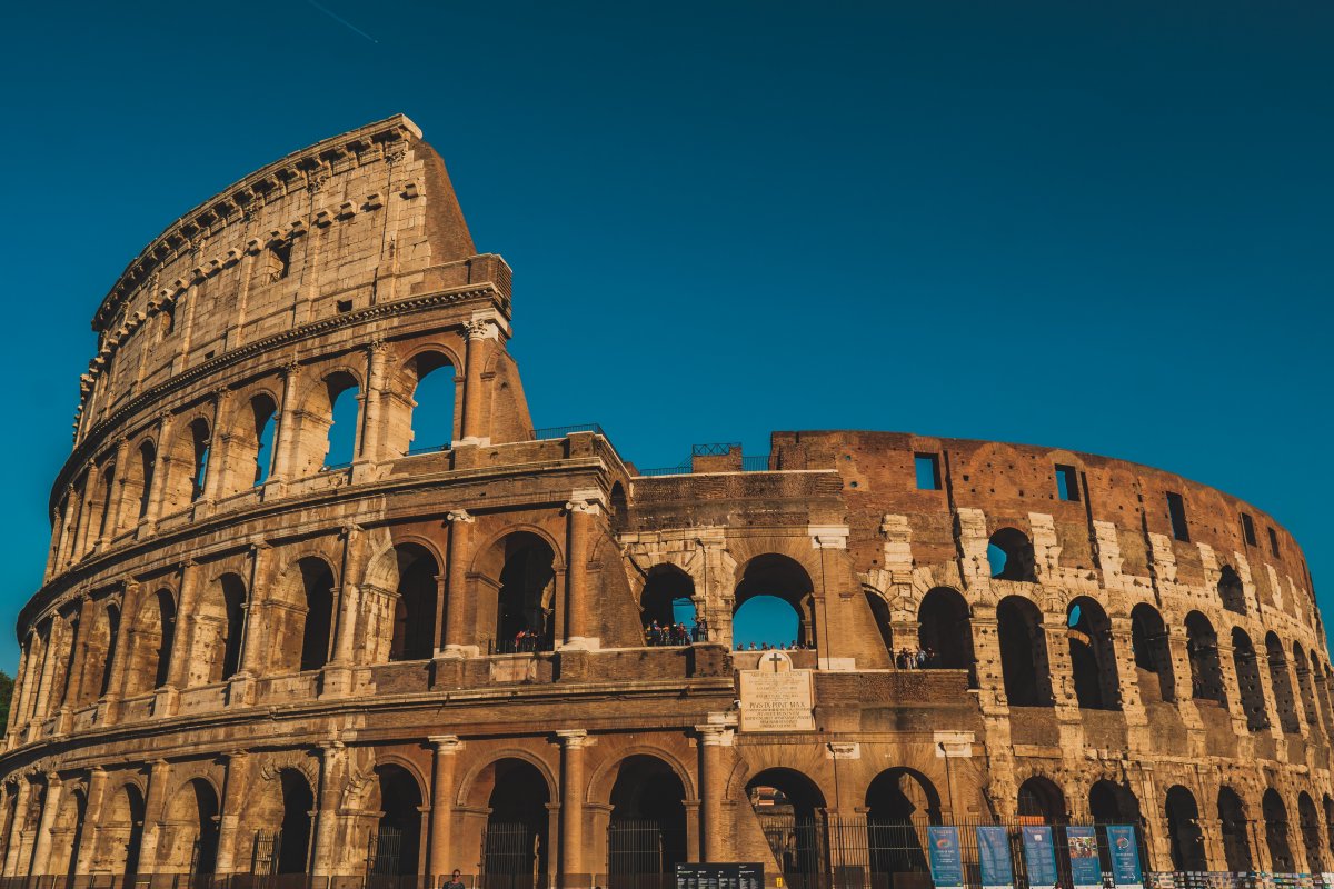 Coliseu de Roma sofre novo caso de vandalismo por turistas