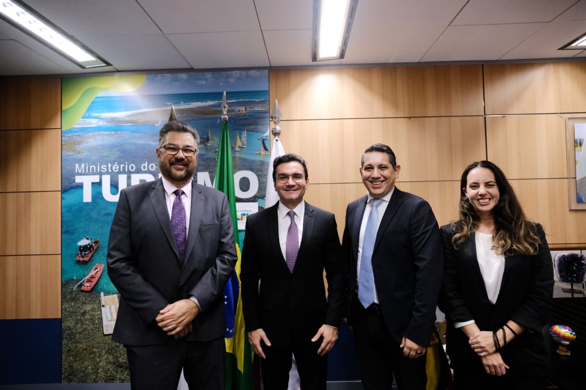 Em Brasília, BRAZTOA dá as boas vindas ao novo ministro do Turismo, Celso Sabino, e se reúne com Embratur! 
