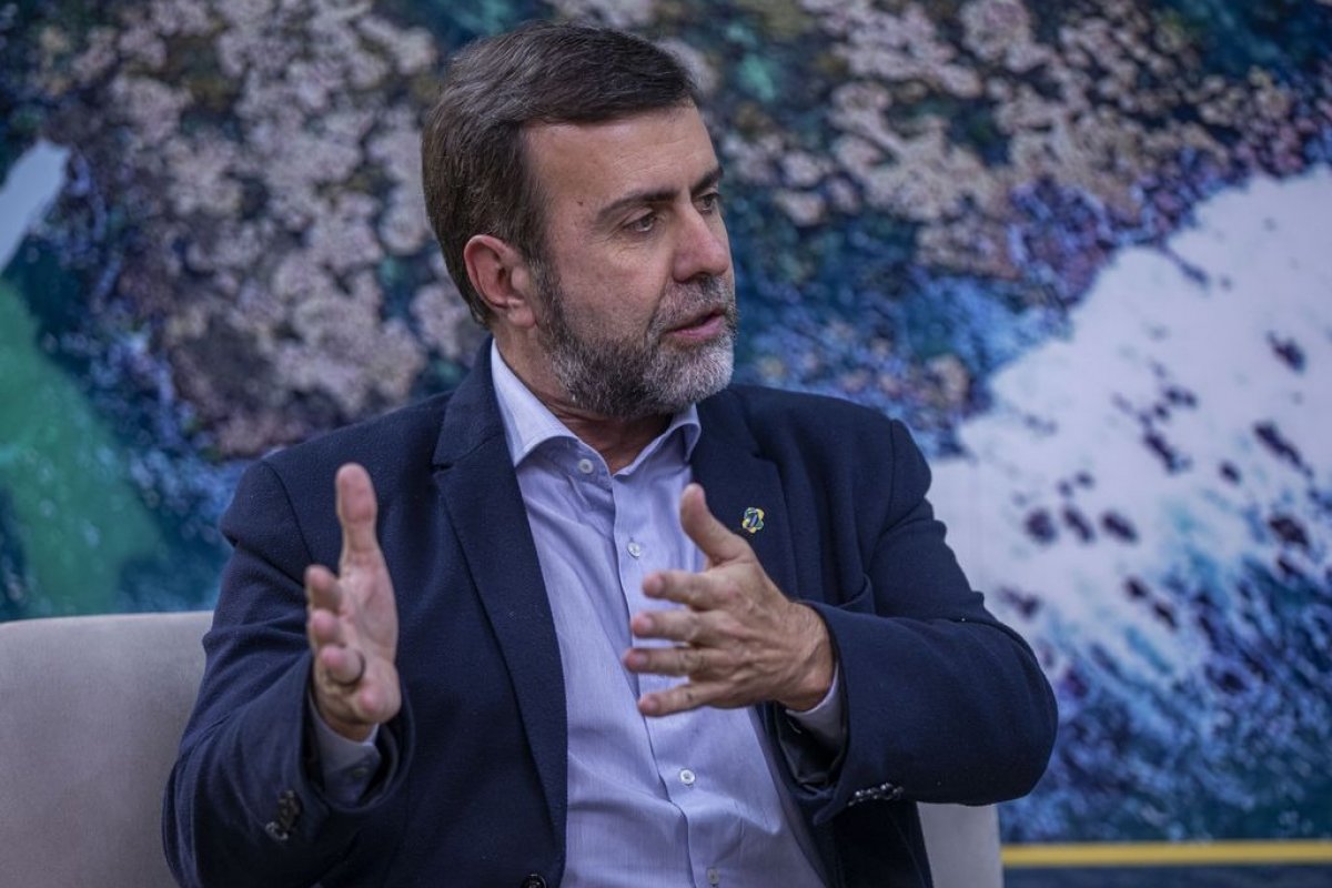 Marcelo Freixo nega pressão para deixar cargo: ‘Quem pode me tirar da Embratur é Lula’