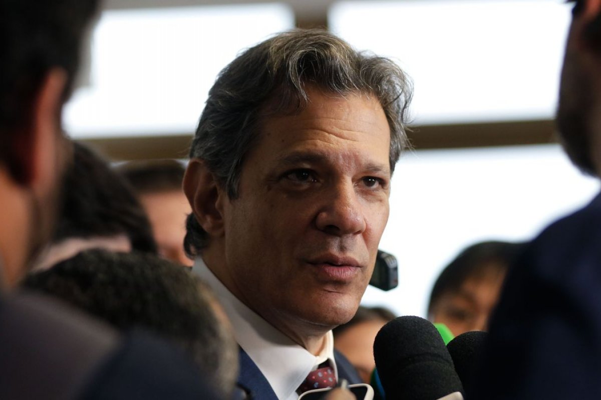 Regulamentação de apostas esportivas pode gerar 2 bilhões de reais de arrecadação em 2024, segundo Haddad
