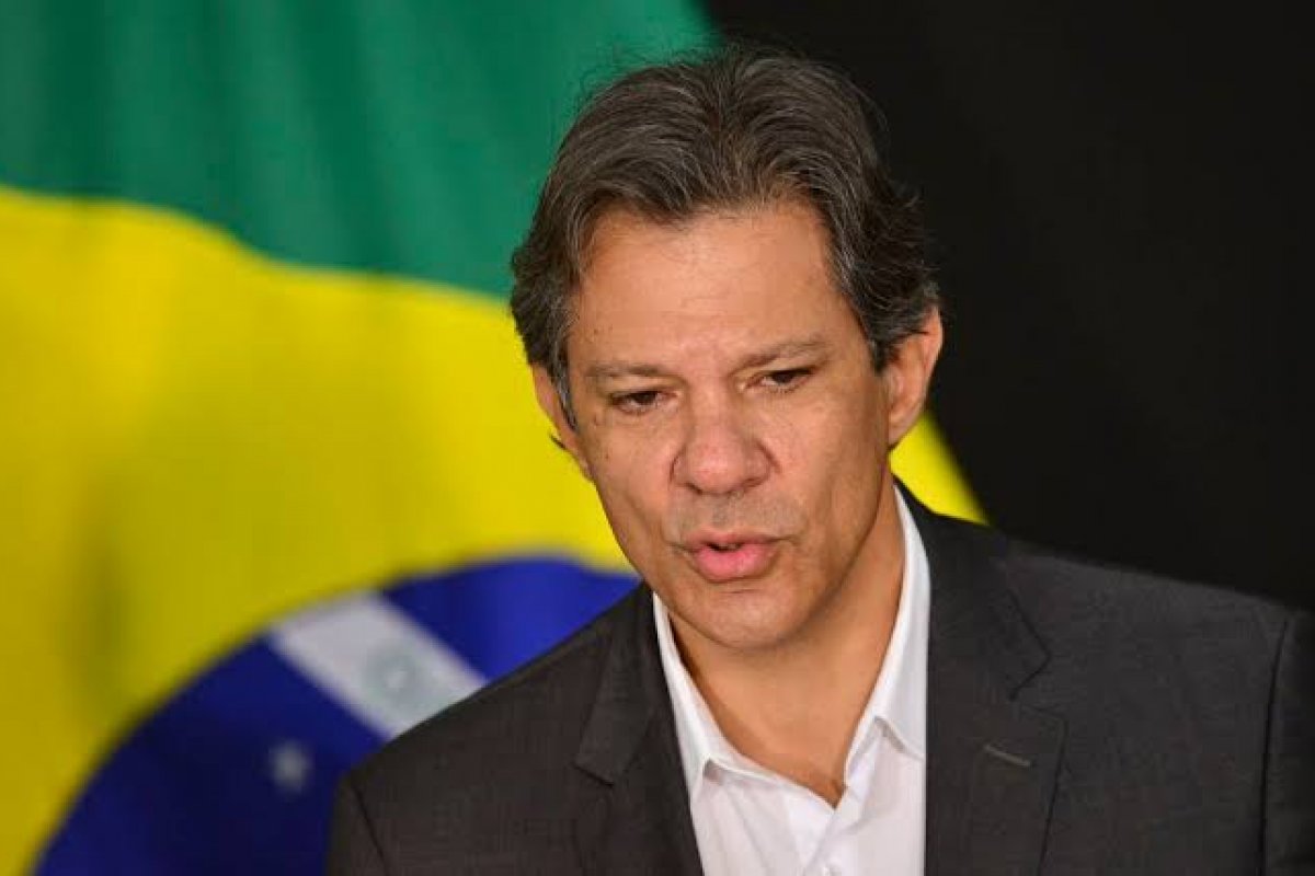 Haddad anuncia que quer taxar fundos exclusivos, investimento de multimilionários