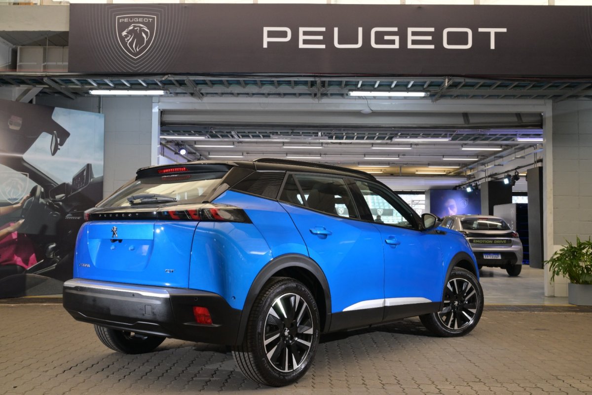 Peugeot e-2008 fica mais barato para brigar com chineses