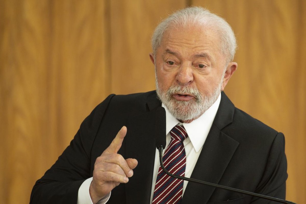 EUA espera que Lula influencie Maduro para permitir eleições livres, diz subsecretária