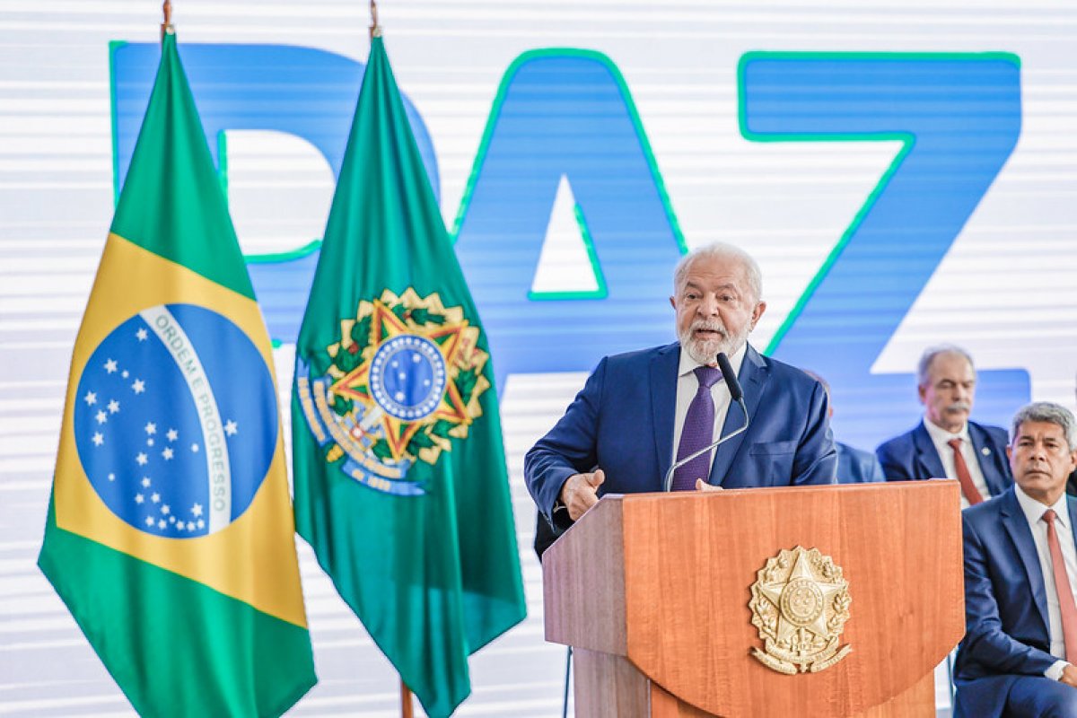 Lula chama agressor de Moraes de ‘canalha’ e bolsonaristas de 'malucos'
