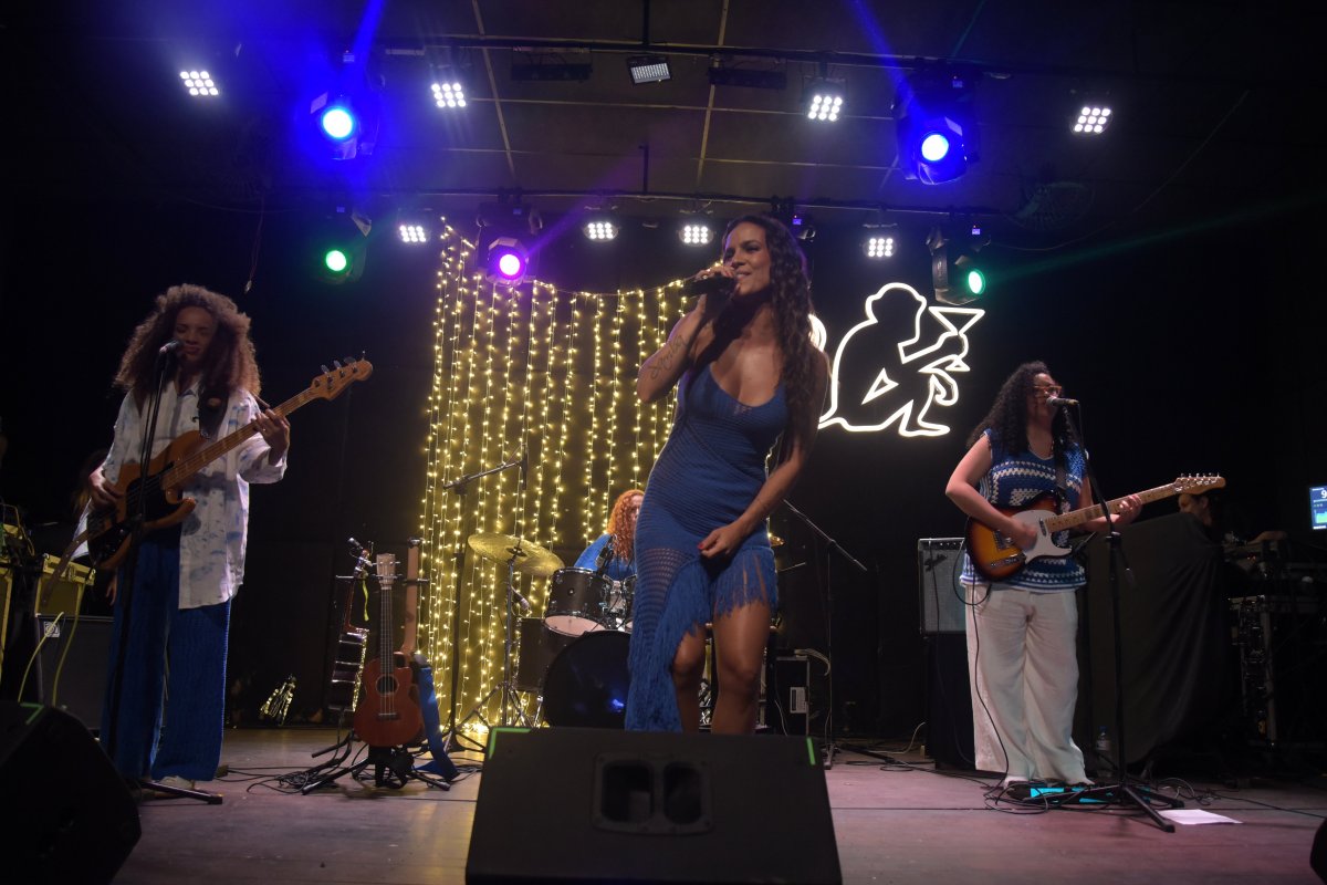 Famosos prestigiam Ju Moraes e Sambaiana em show no Rio de Janeiro! 