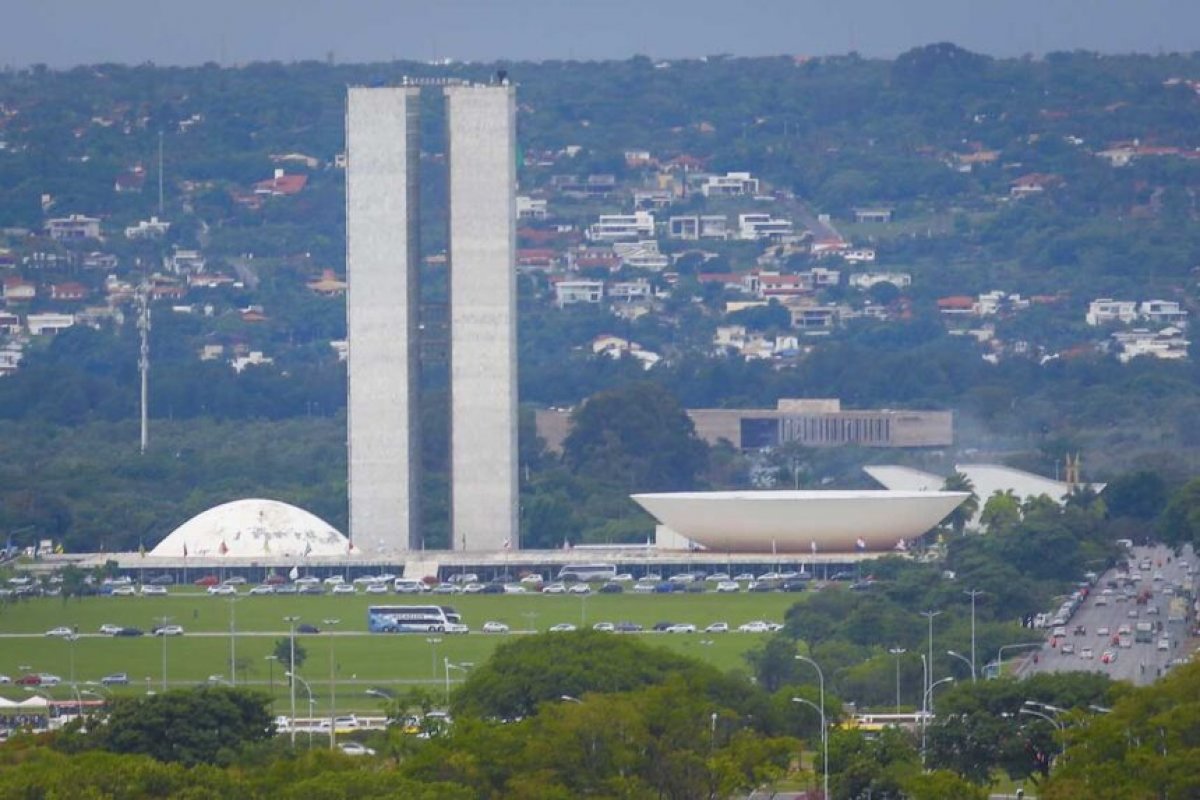 Prédios funcionais da Câmara dos Deputados encontram-se abandonados e com risco de desmoronar