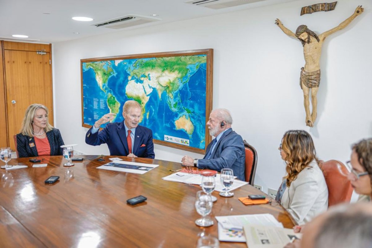Diretor da Nasa propõe a Lula parceria espacial para o Brasil