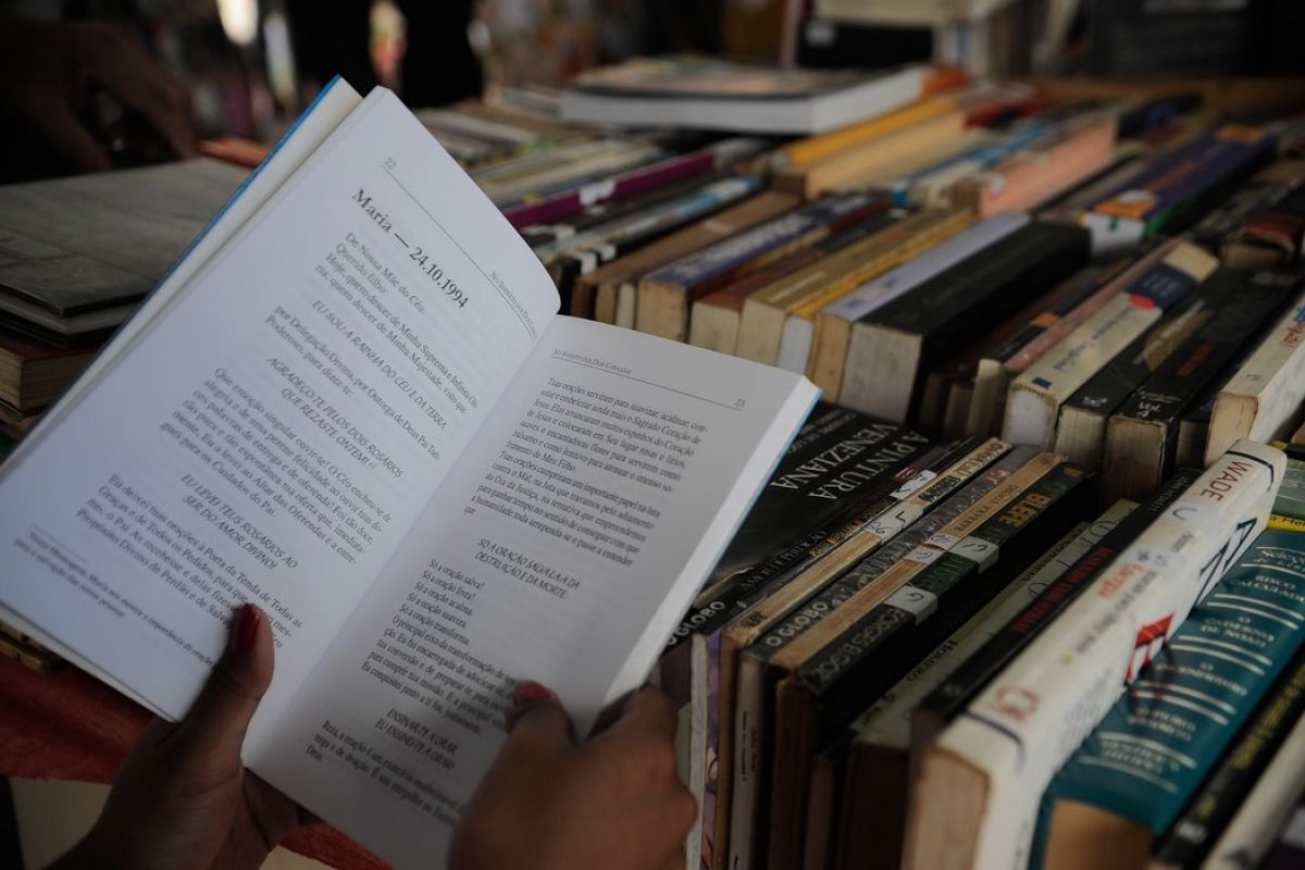 Dia do Escritor: Fundação Gregório de Mattos distribui 6 mil livros em Salvador