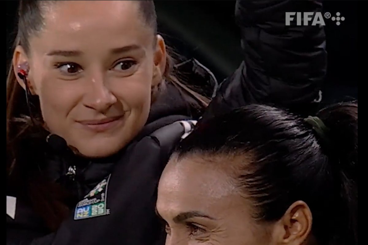 Fifa brinca com reação da árbitra ao ver Marta em campo: "Cara, é ela! É a Marta!"
