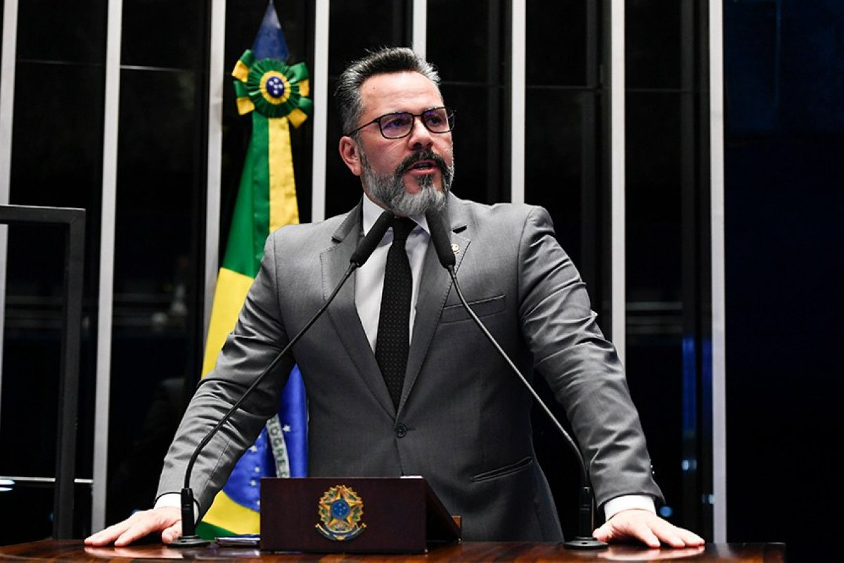 Federação Médica Brasileira solicita cassação do Senador Alan Rick por discurso controverso