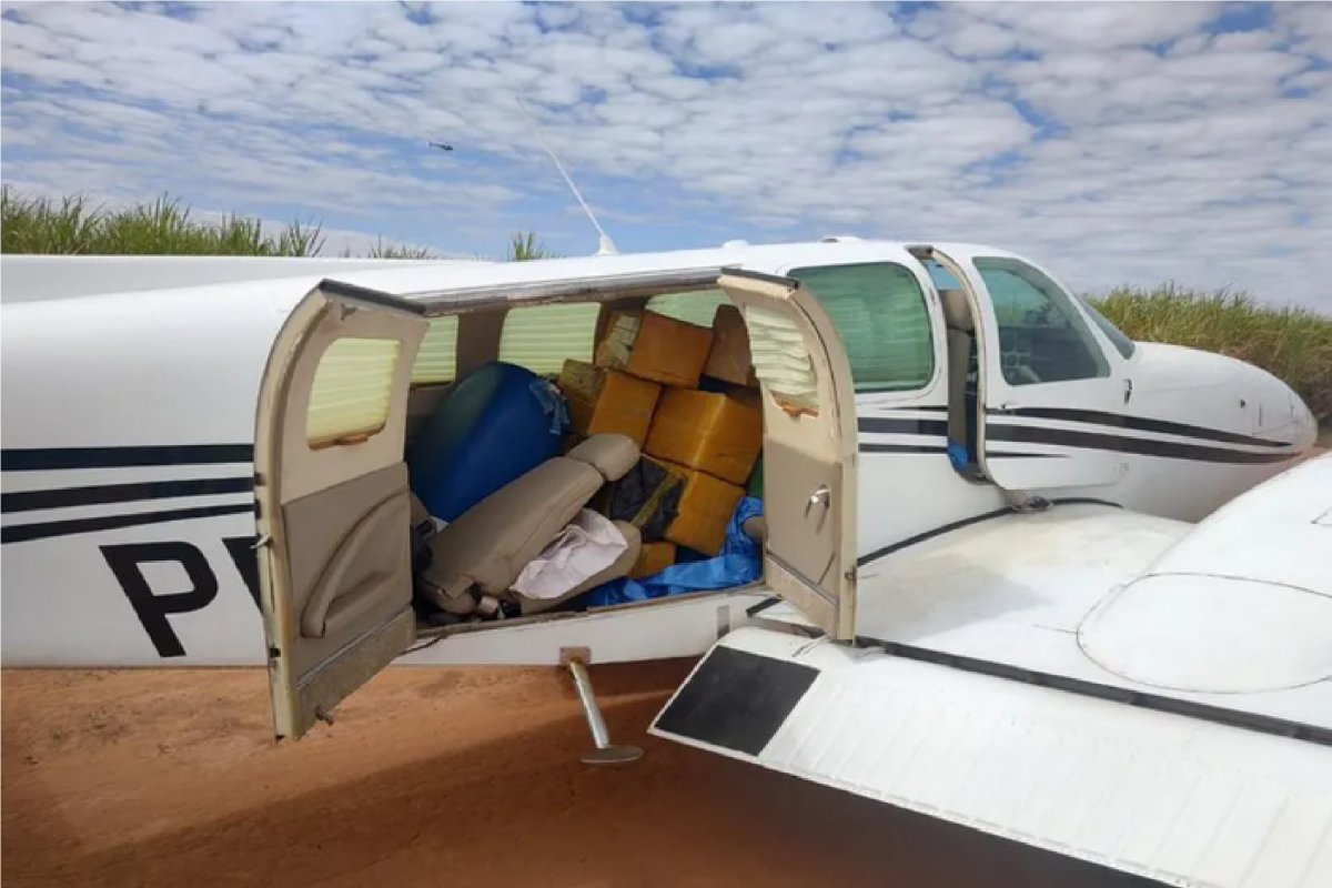 FAB intercepta avião com 400kg de cocaína em São Paulo