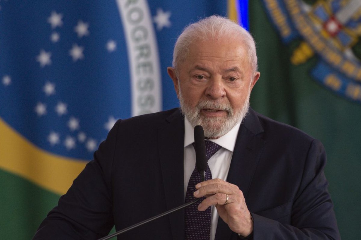 Lula lamenta explosão de silo no Paraná e diz que governo 'ajudará no que for preciso'