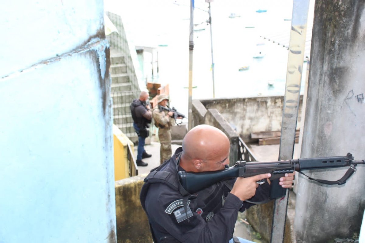 Dois suspeitos de tráfico são presos em operação da Polícia Civil no Centro de Salvador 