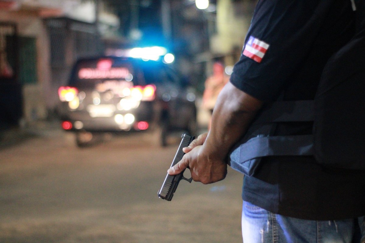 Dupla acusada de roubo mediante sequestro de veículos é presa em Salvador