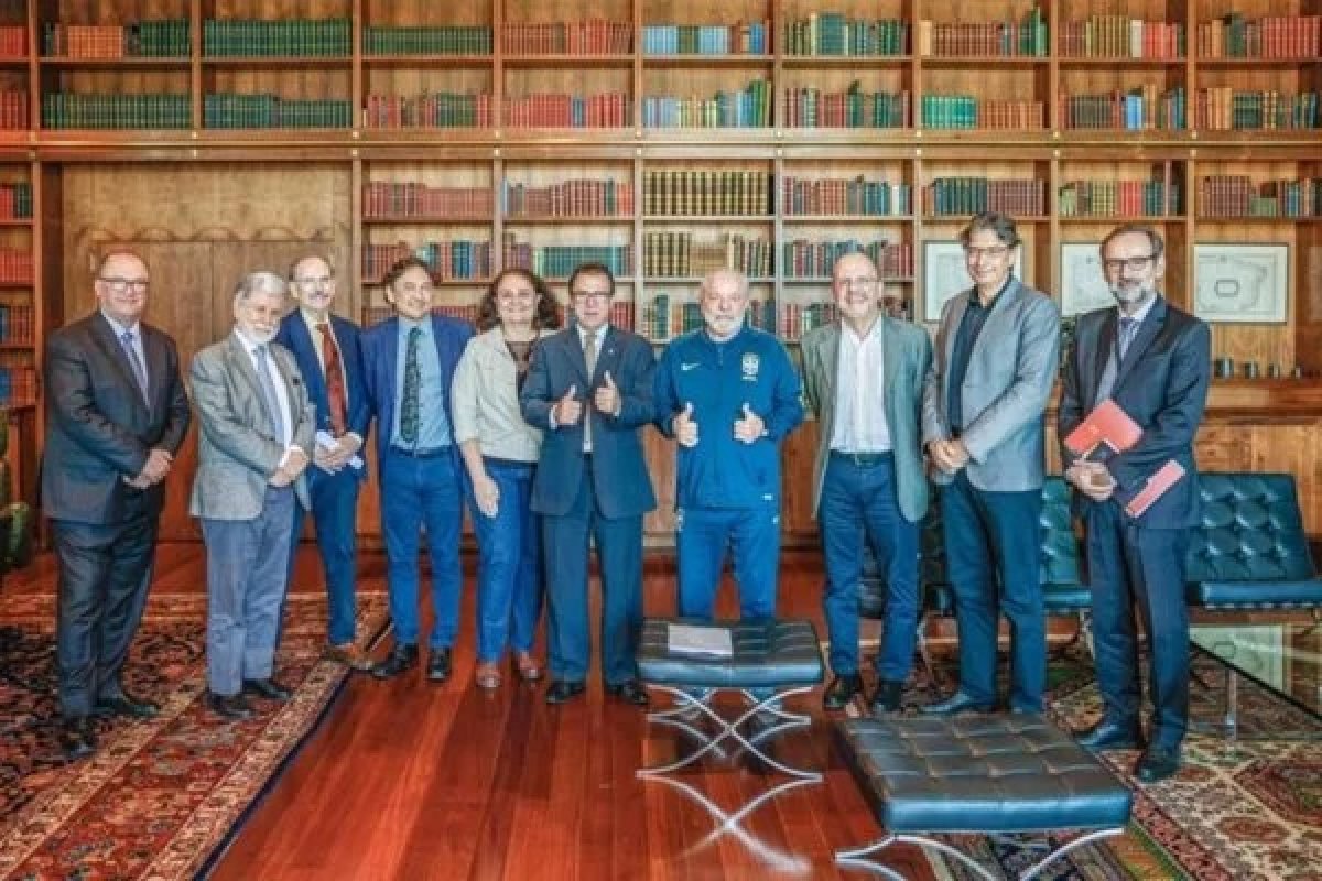 Lula se reúne com Marcio Pochmann, escolhido para o IBGE, no Palácio do Planalto
