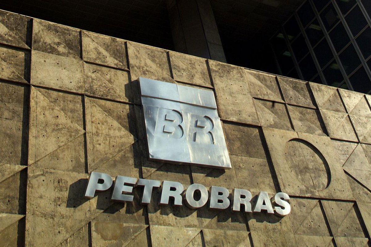 Petrobras anuncia nova política de dividendos com redução de valor pago aos acionistas