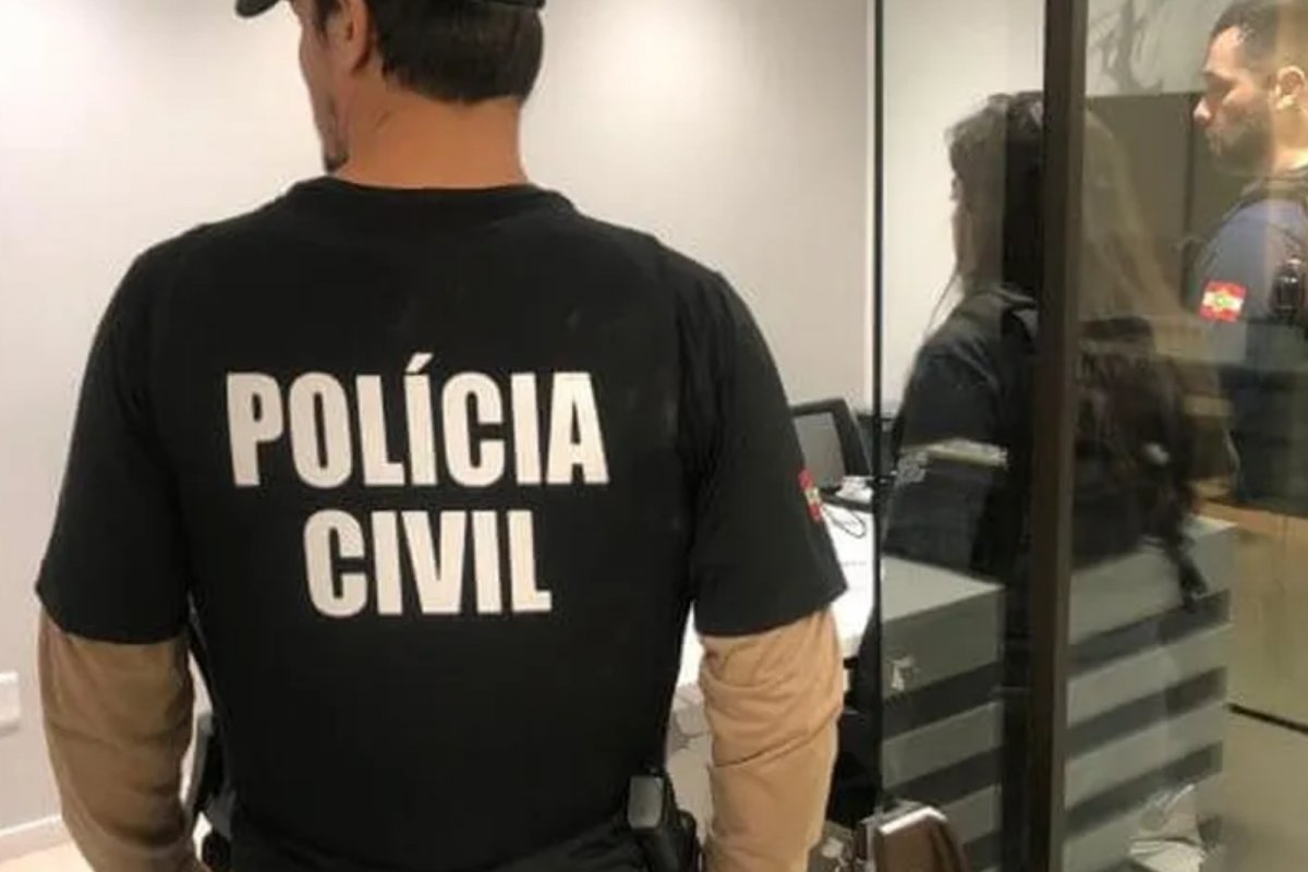 Mulher encontra irmã morta dentro de casa; marido é o principal suspeito