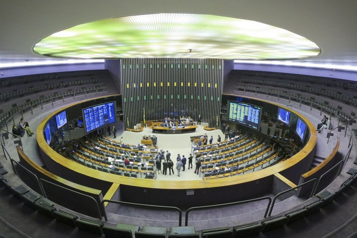 'Bancada do silêncio': deputados preferem não discursar na tribuna 