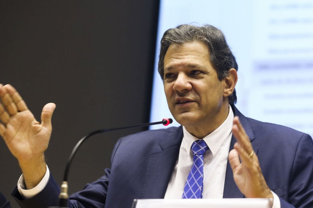Ministro da Fazenda, Fernando Haddad, sinaliza possível corte significativo na taxa de juros