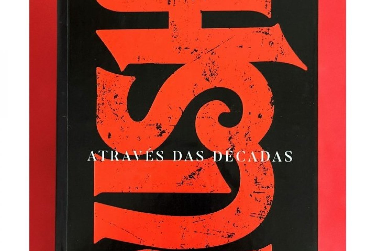  Biografia inédita do Rush no Brasil chega em edição de luxo para comemorar os 55 anos da formação da banda!