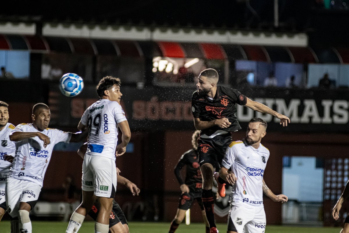 Vídeo: No fim, Vitória bate lanterna e volta a ser líder da Série B; confira um dos gols do jogo