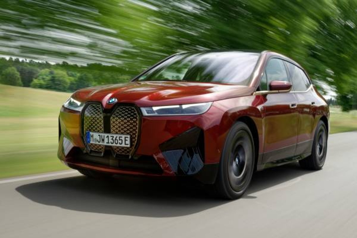BMW iX M entra em venda no Brasil mas custa R$ 1,1 milhão 