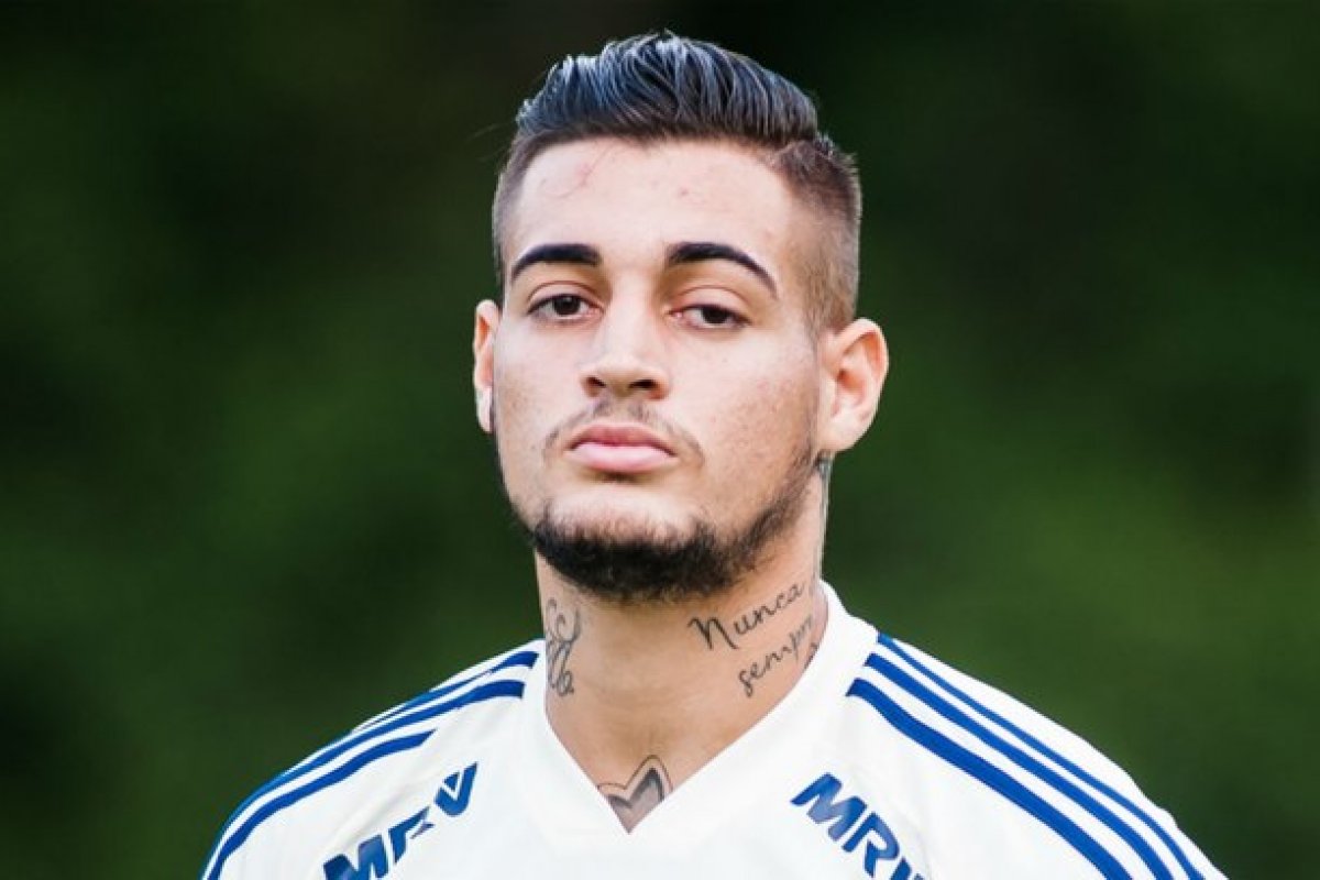 São Paulo rescinde contrato com o goleiro Jean