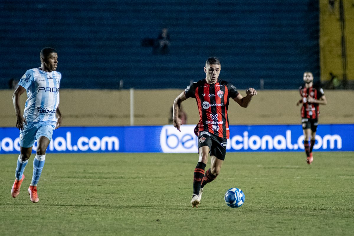 Vitória perde para vice-lanterna fora de casa e desperdiça chance de voltar para liderança da segundona