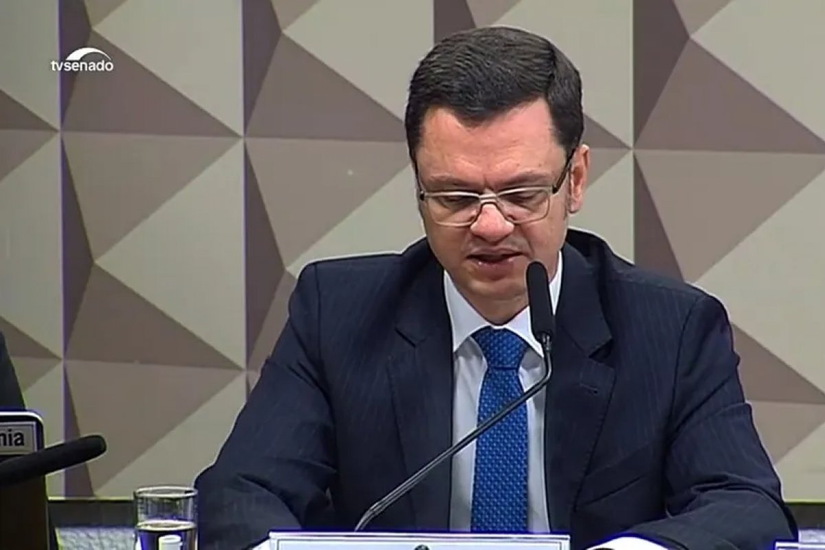 Em depoimento à CPI, Torres nega omissão durante 8 de janeiro