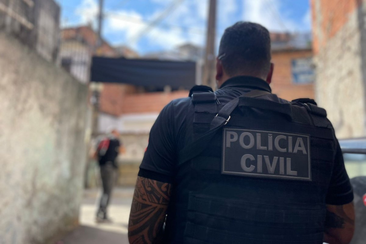 Carro roubado é localizado com placa falsa em Feira de Santana 